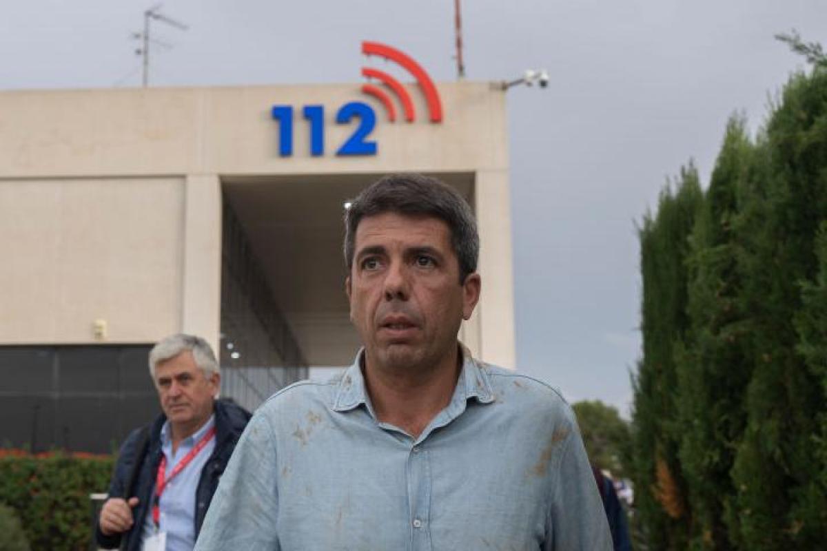 El presidente de la Generalitat Valenciana, Carlos Mazón, después de visitar la sede el 112.
