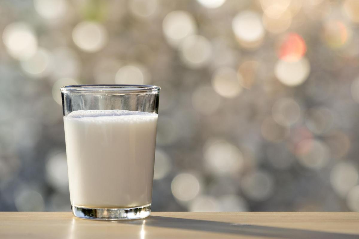 Imagen de archivo de un vaso de leche.
