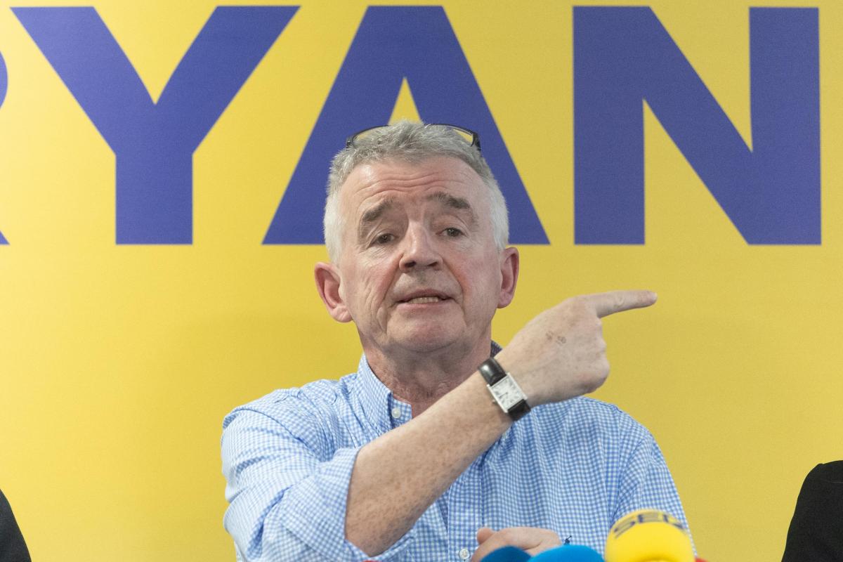 El CEO de Ryanair, Michael O'Leary, en la famosa rueda de prensa en la que insultó al ministro de Consumo, después de que el Gobierno tomase medidas contra el cobro abusivo de equipaje y otras prácticas de la aerolínea 'lowcost'.