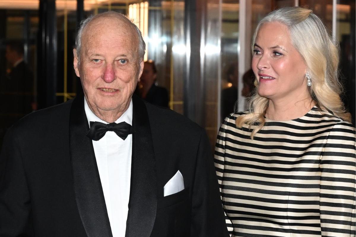 Harald de Noruega quita hierro al v&iacute;nculo de Mette-Marit con Epstein y