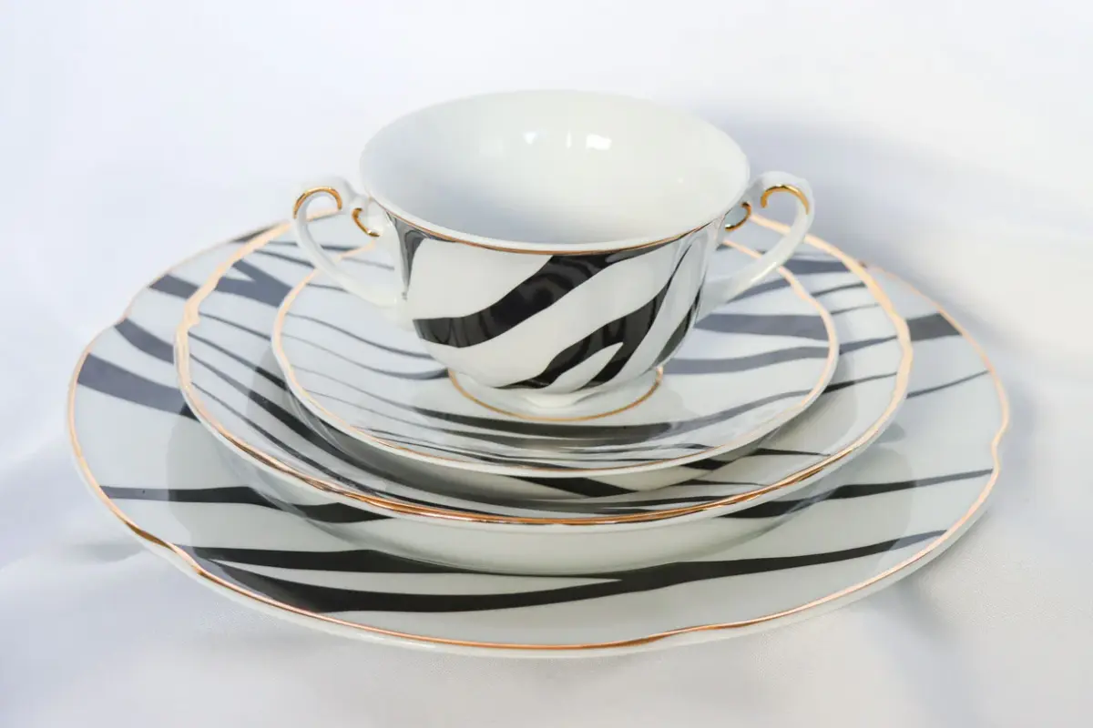 Vajilla diseñada por Eugenia Martínez de Irujo en colaboración con Sushita