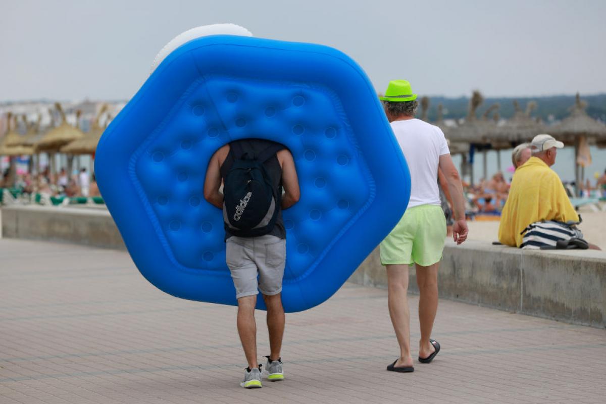 Escena NO TAN típica de playa en Mallorca aprovechando el buen tiempo