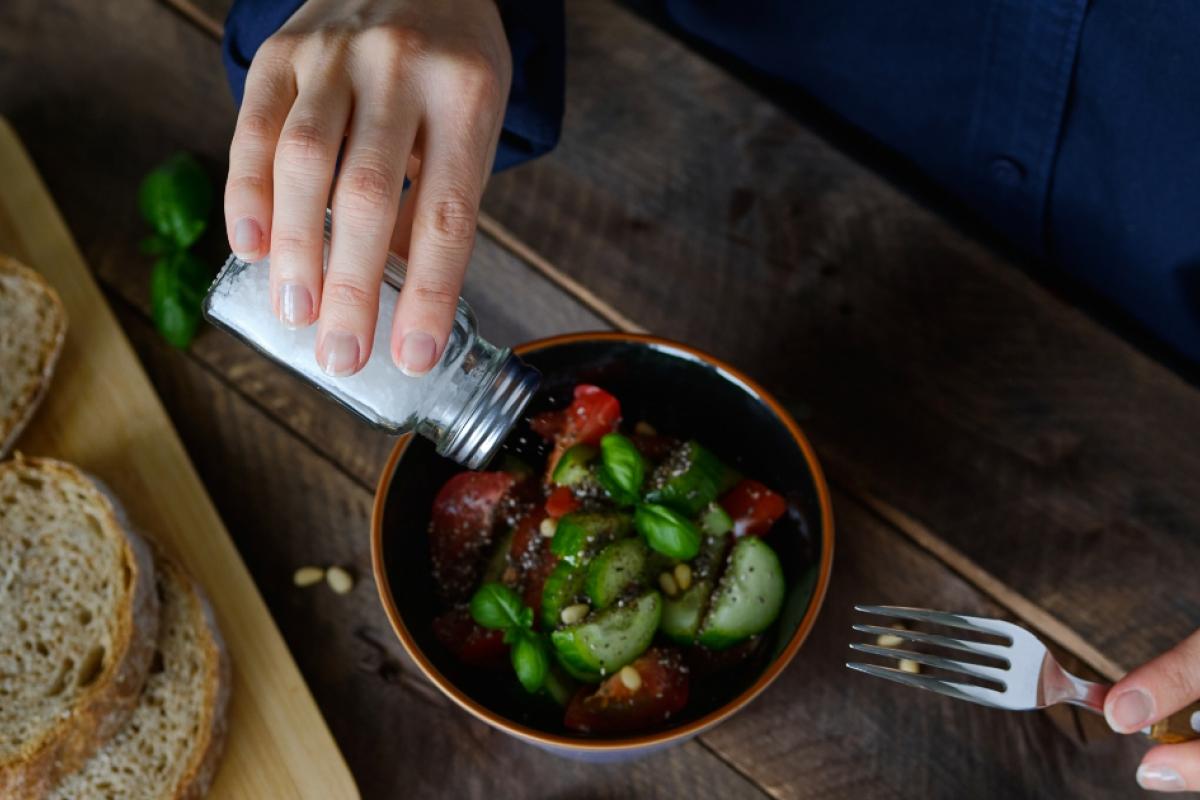 Los españoles consumen una media de 10 gramos de sal al día