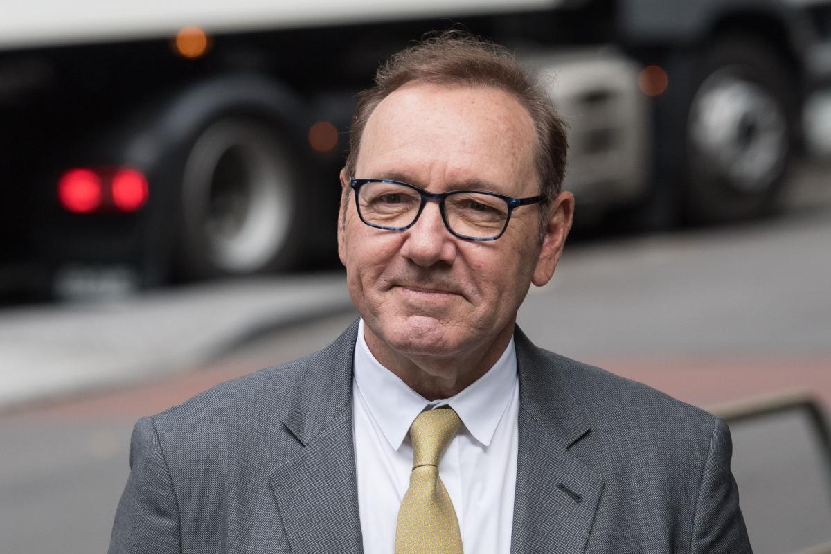 El actor Kevin Spacey llega al tribunal en Londres.