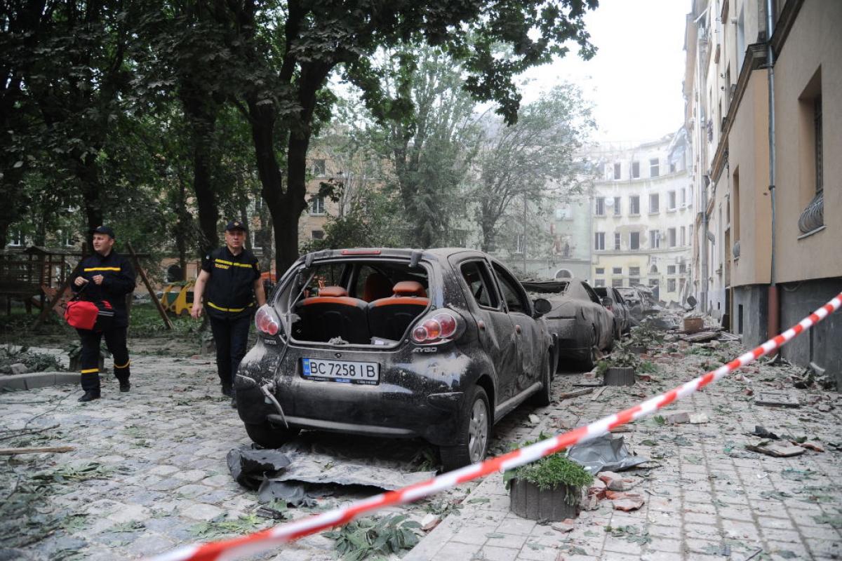 Imagen de los destrozos provocados por el bombardeo ruso en Leópolis.
