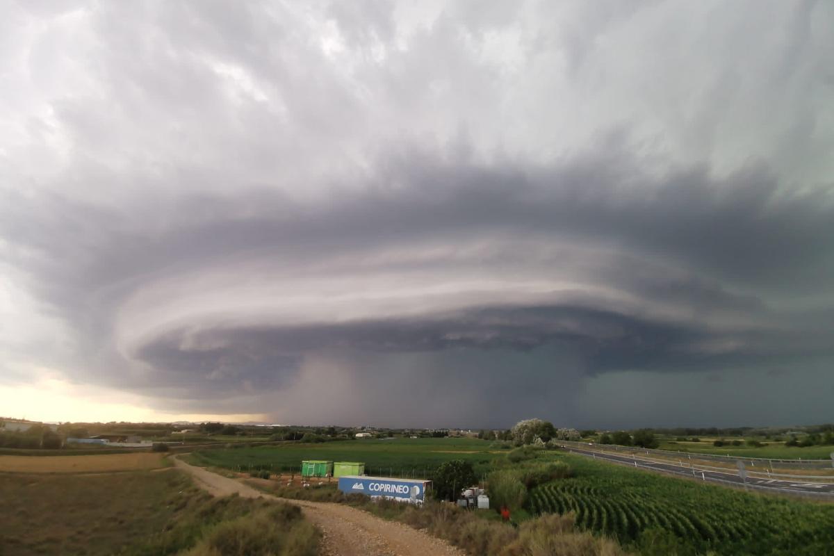 Una imagen de la supercélula presente durante la tarde de este viernes en el valle del Ebro