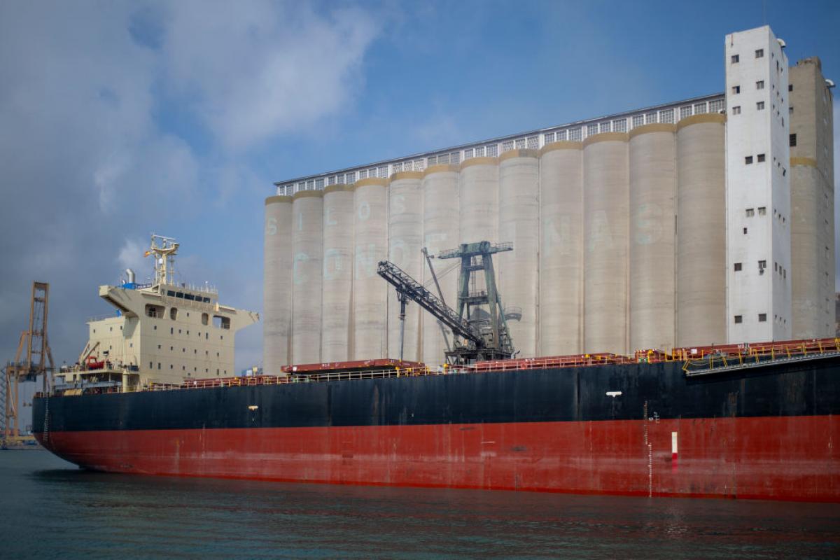 Imagen de archivo de un barco en el puerto de Barcelona
