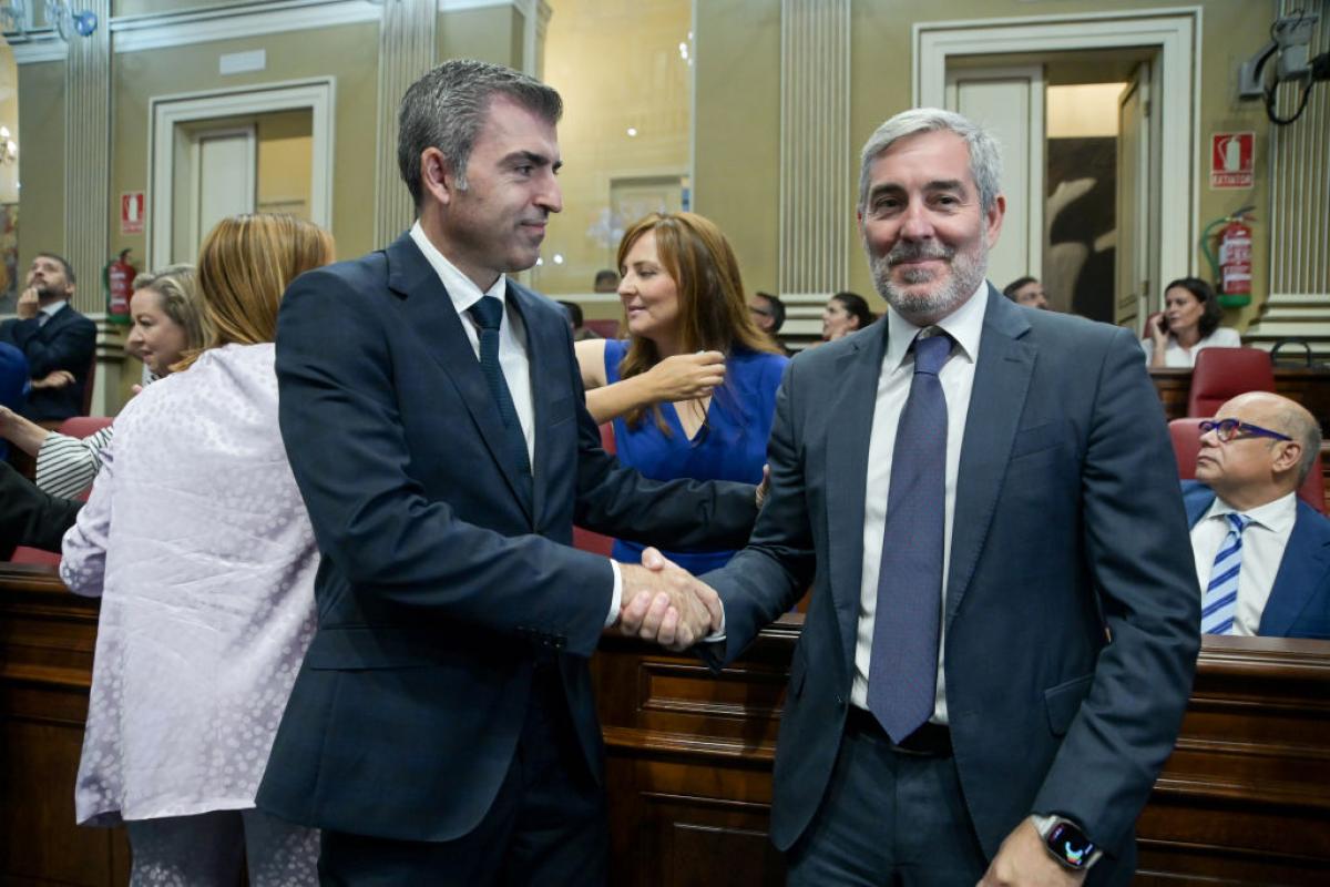 Fernando Clavijo (dcha.), junto al presidente del PP de Canarias, Manuel Domínguez (izda.)