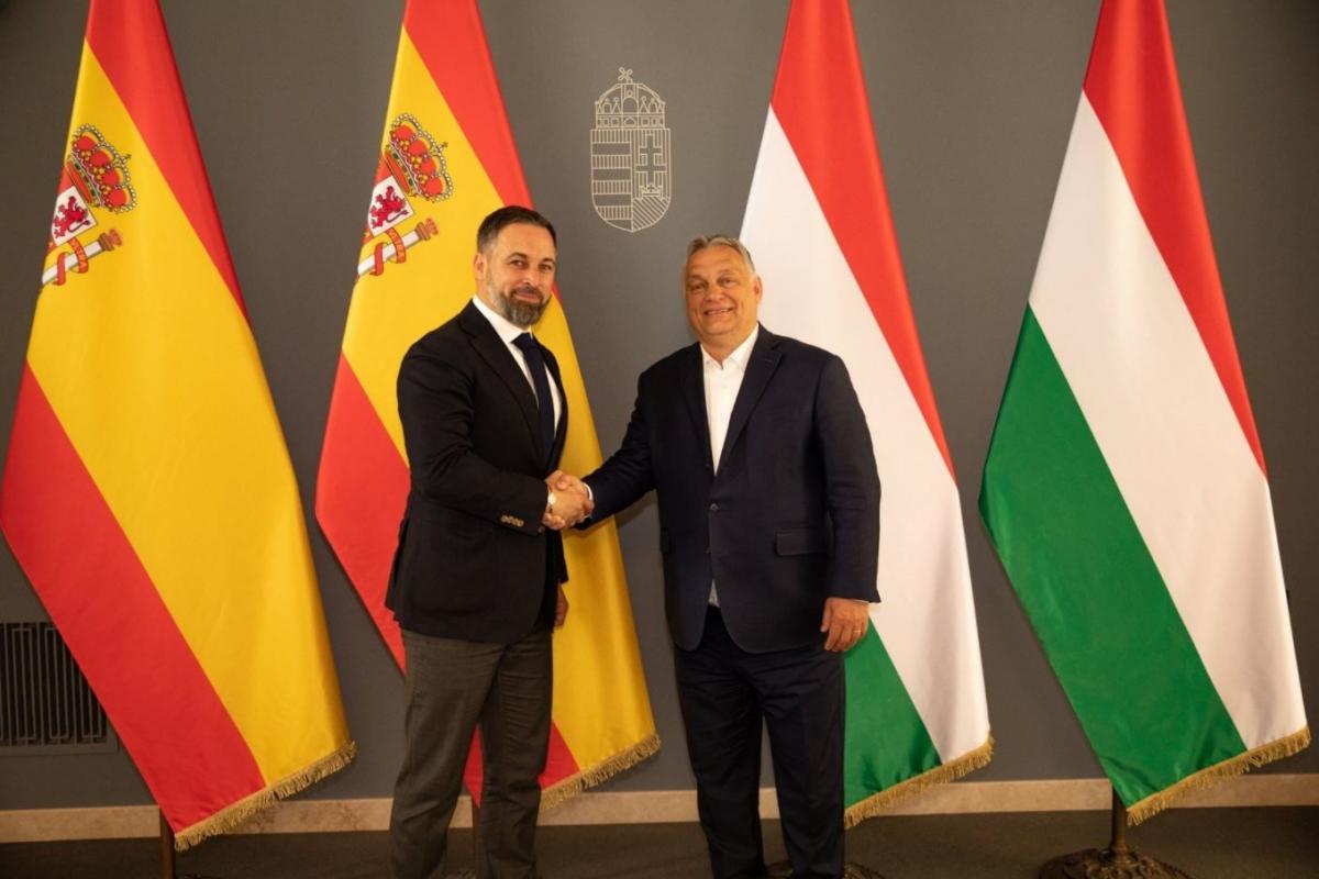 El presidente de Vox, Santiago Abascal, y el primer ministro húngaro, Viktor Orbán