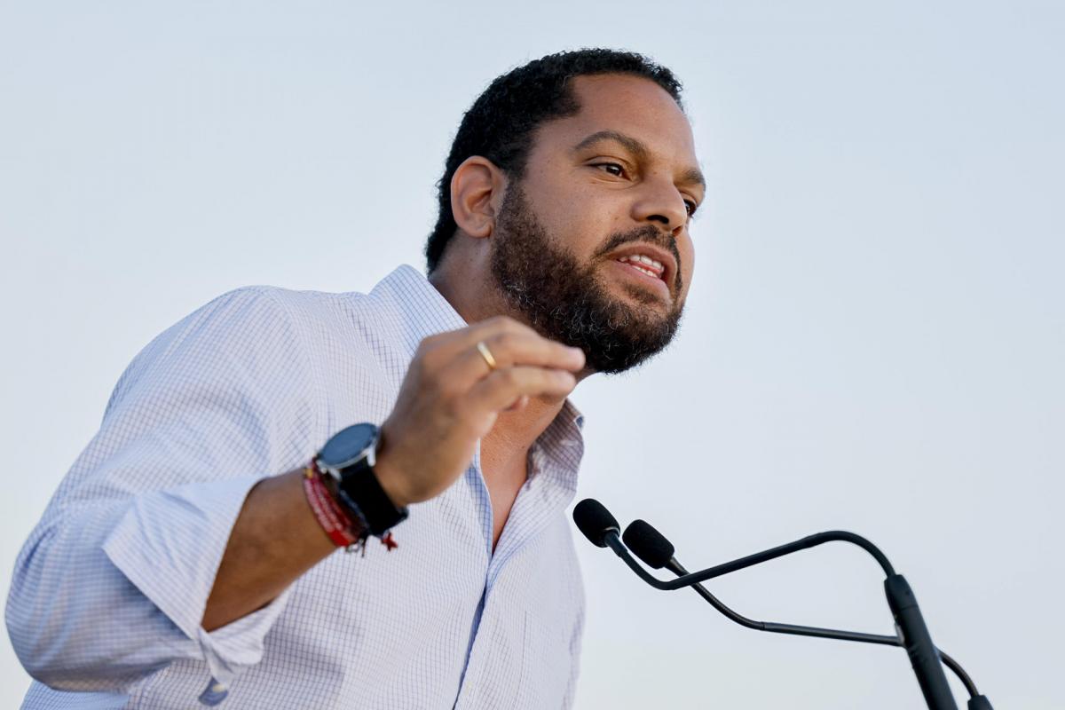 El secretario general de Vox, Ignacio Garriga, interviene en un acto del partido.