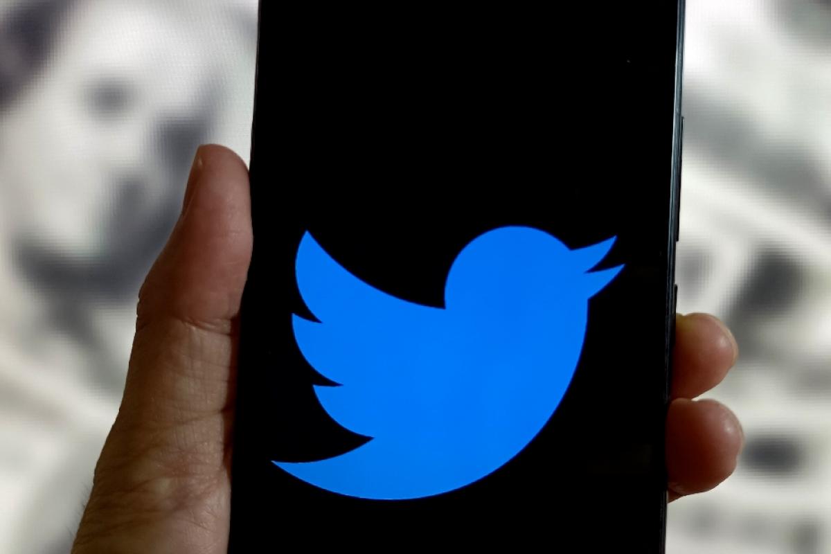 Icono de Twitter en un móvil