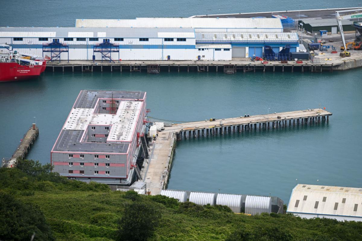 Vista general de la prisión en el puerto de Portland, Reino Unido.