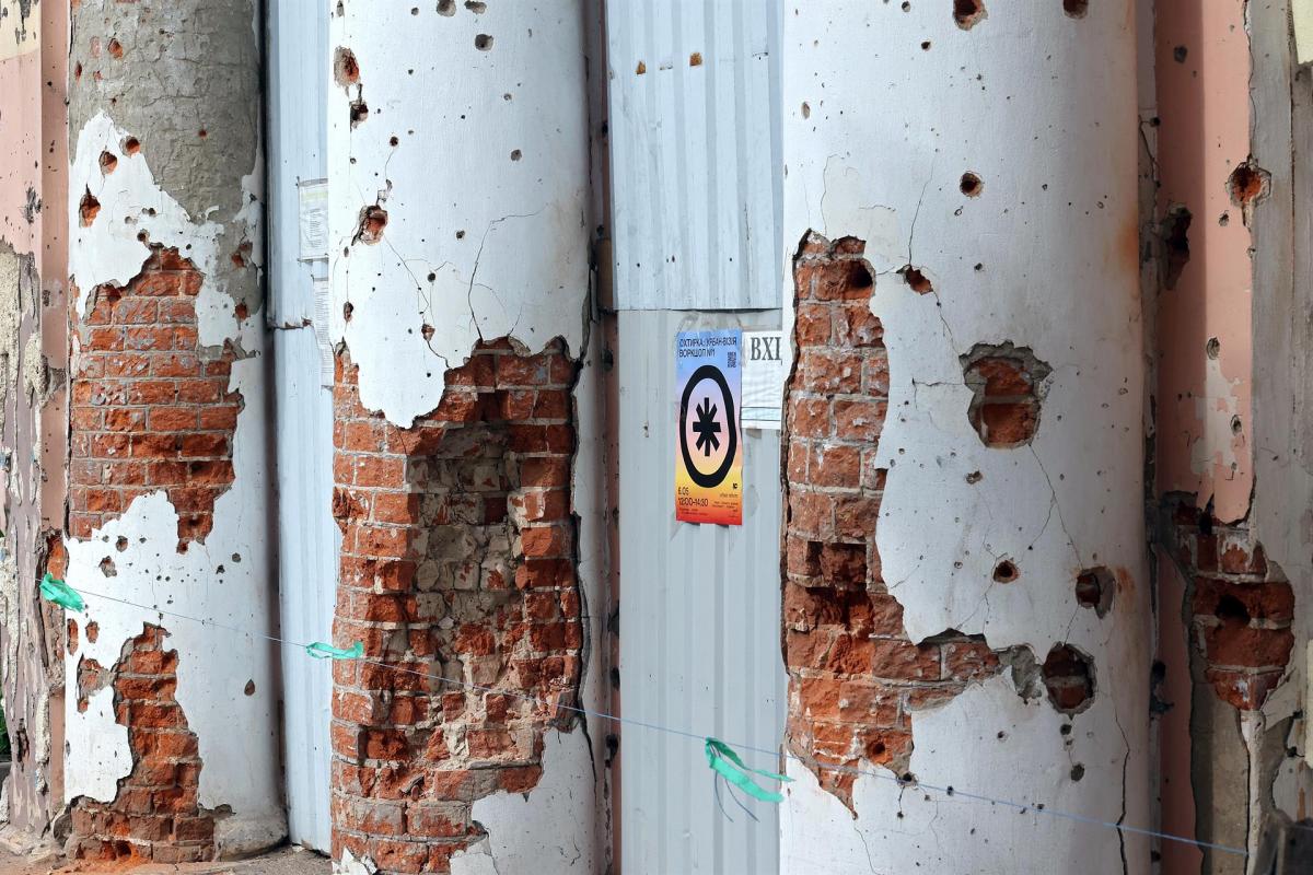 Daños por un bombardeo ruso en Sumi, en el este de Ucrania