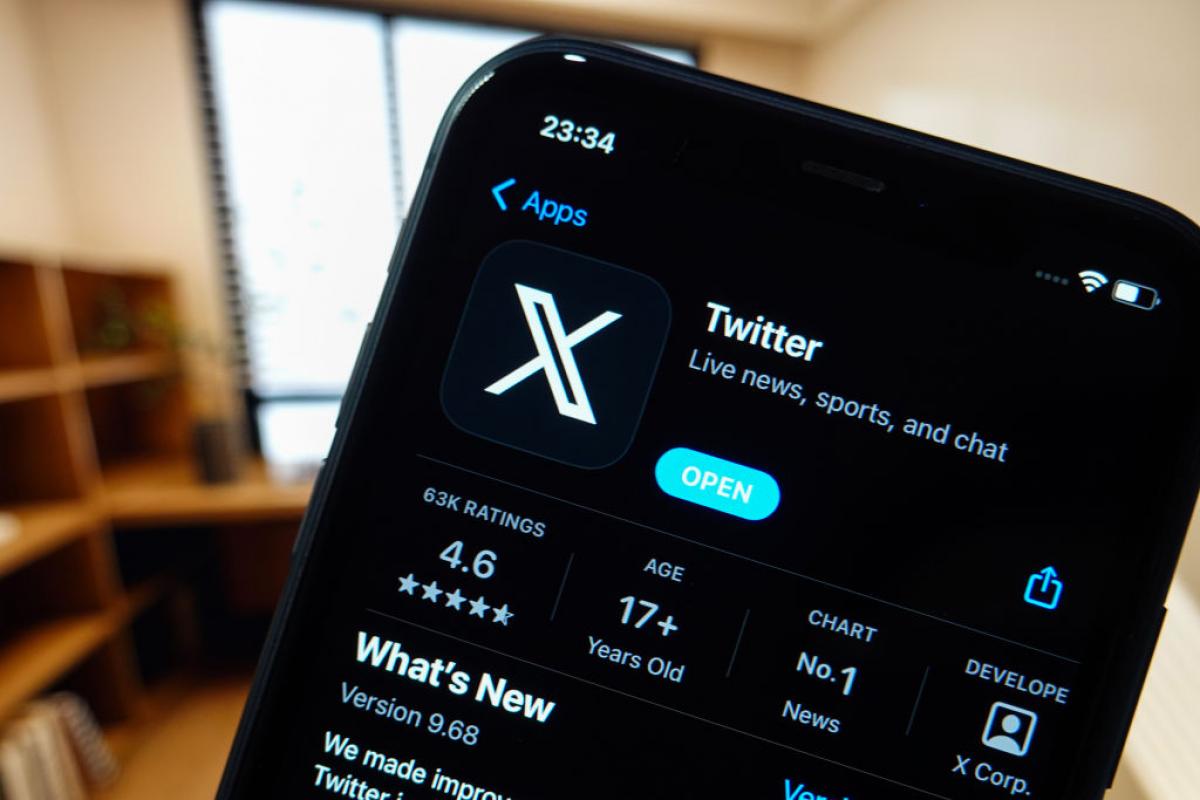 El nuevo icono de Twitter, ahora llamada 'X', en la app store de Apple.
