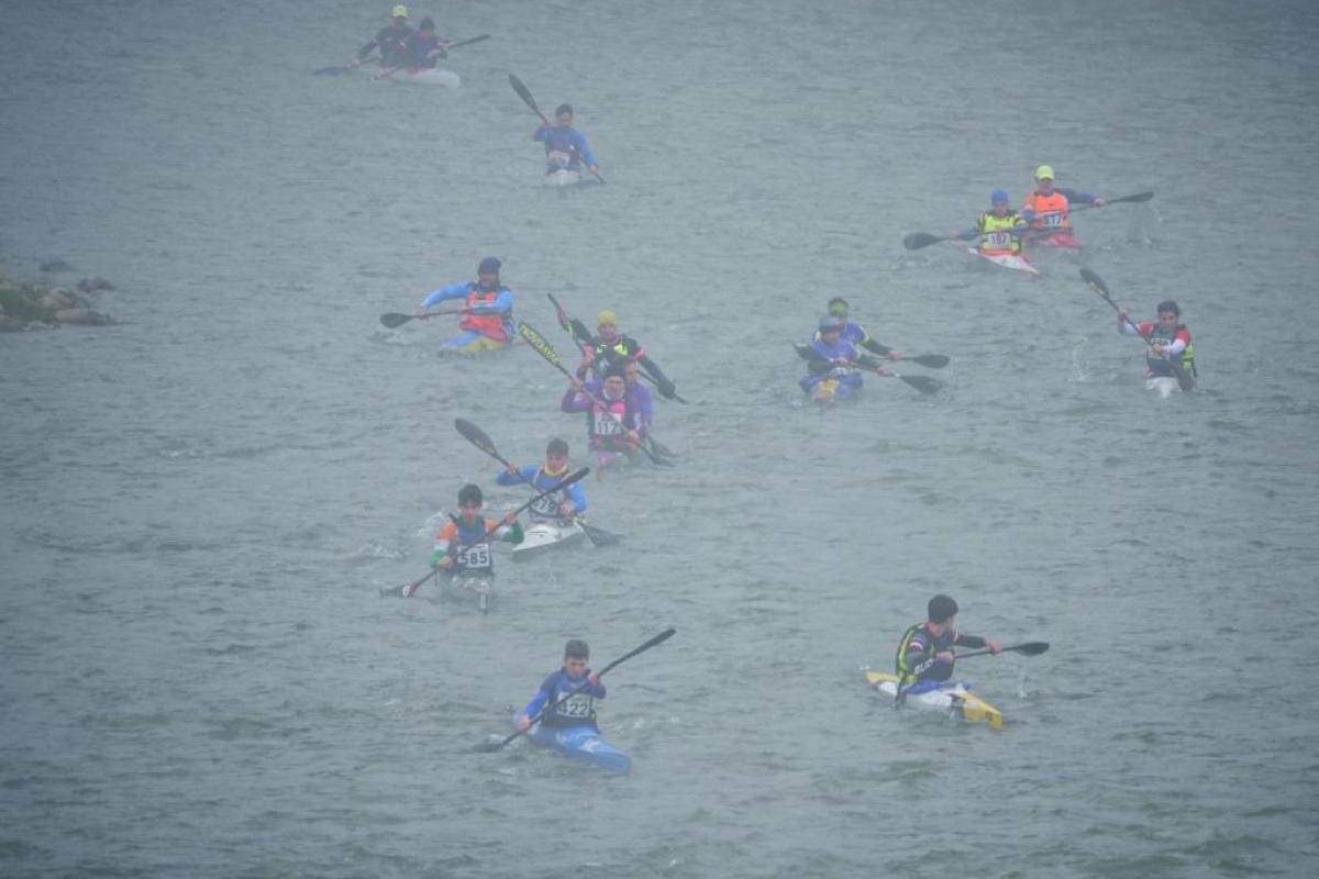 Canoistas en el río Sella en febrero de 2023 en la apertura de la temporada.
