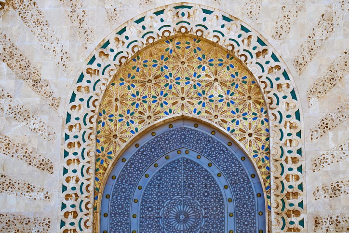 Detalle de la mezquita de Hassan II en una ciudad de super ricos de Marruecos