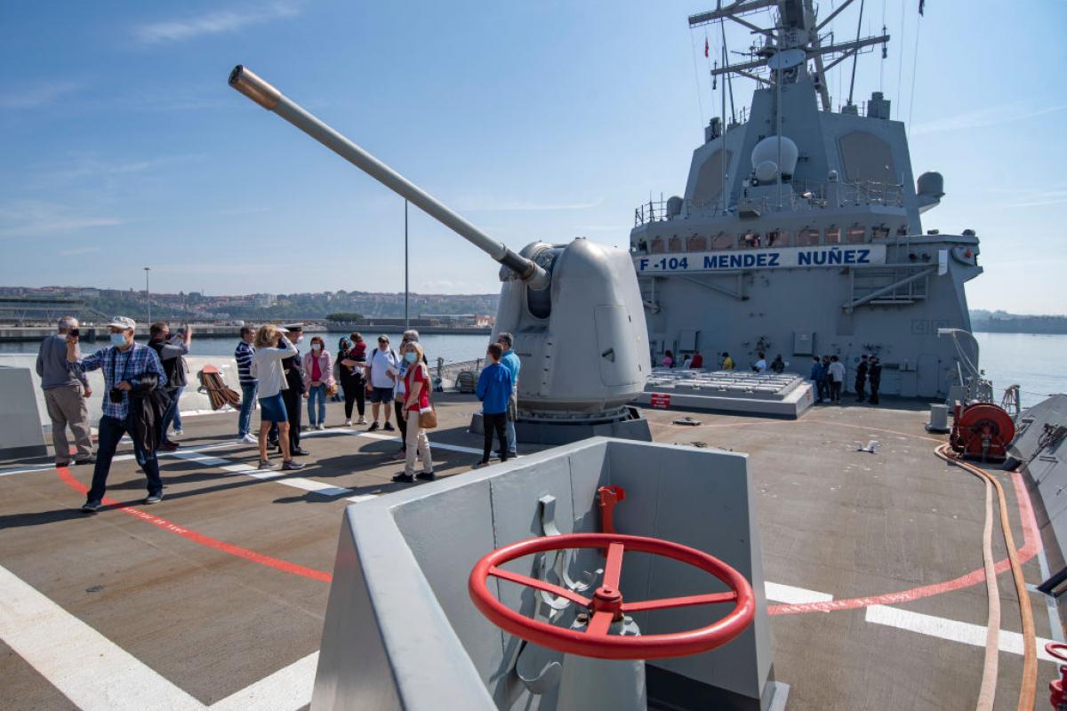 La fragata Méndez Núñez en Getxo en mayo de 2023.