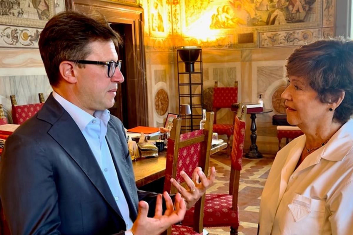 Con el Alcalde de Florencia en su despacho del Palazzo Vecchio de Florencia