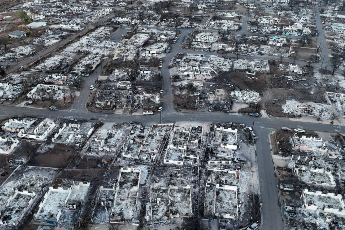 Vista aérea de uno de los barrios de Maui arrasados por el fuego en los incendios de Hawái