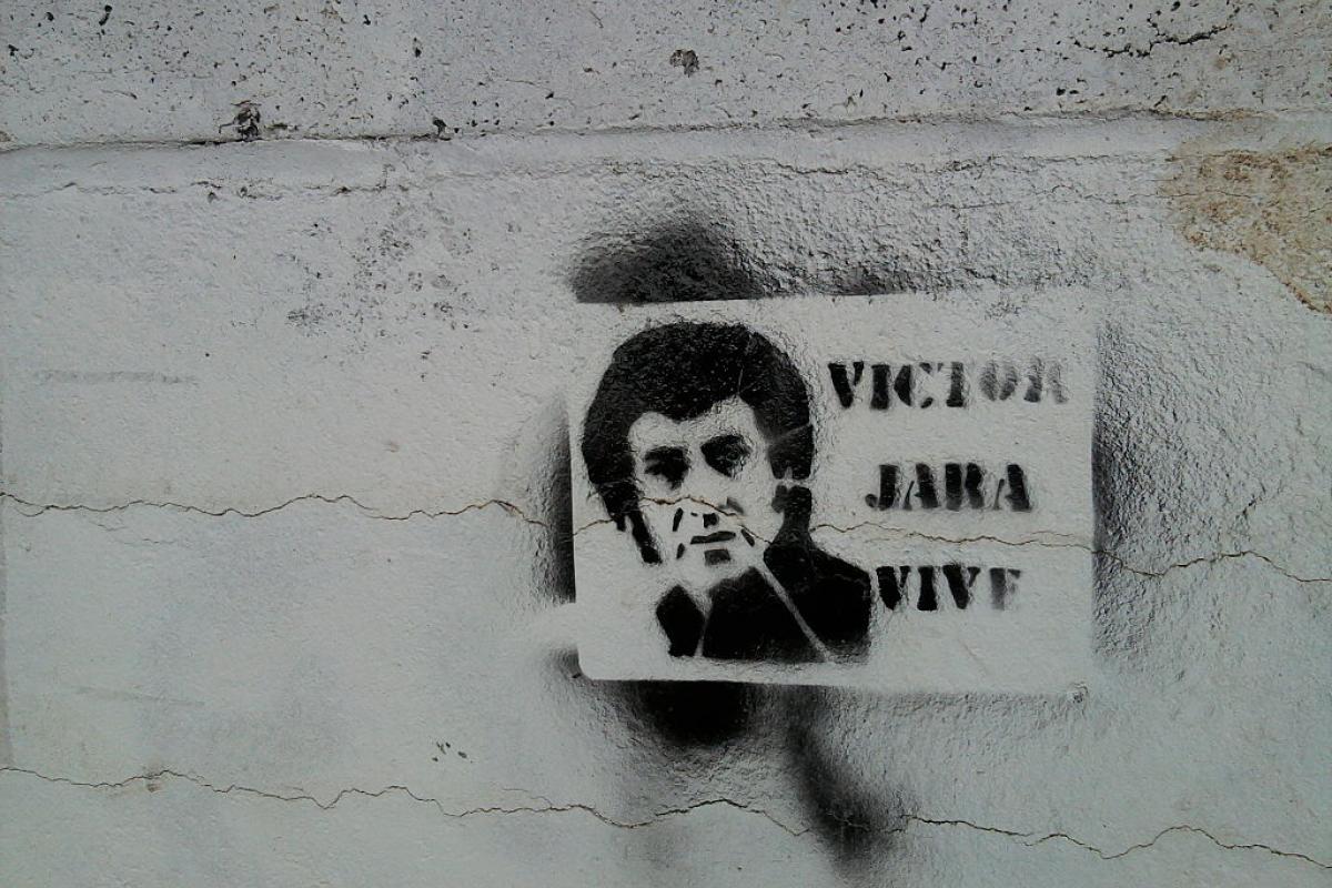 Grafitti de Víctor Jara en una pared de Chile.