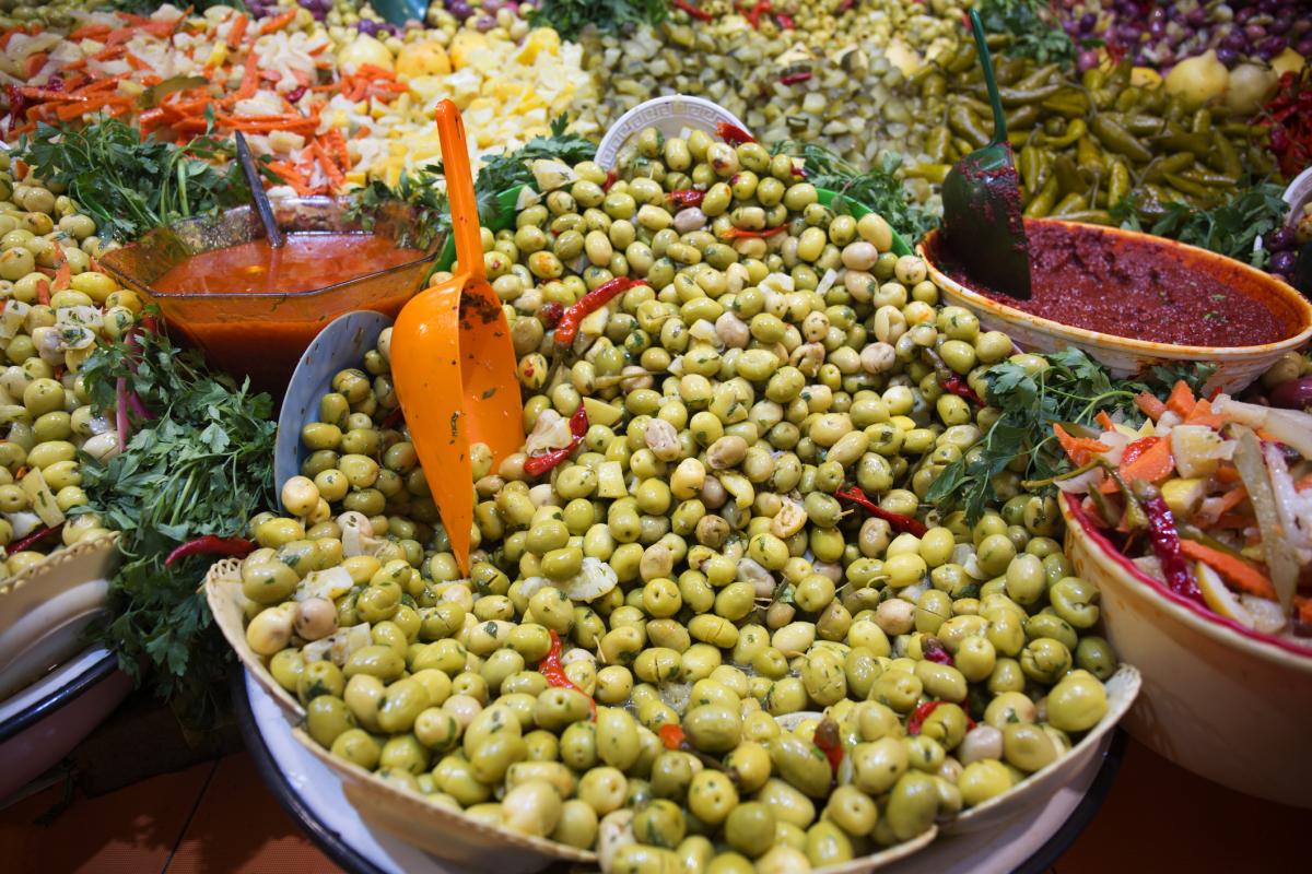 Olivas en el mercado de Fez (Marruecos), en una imagen de archivo.