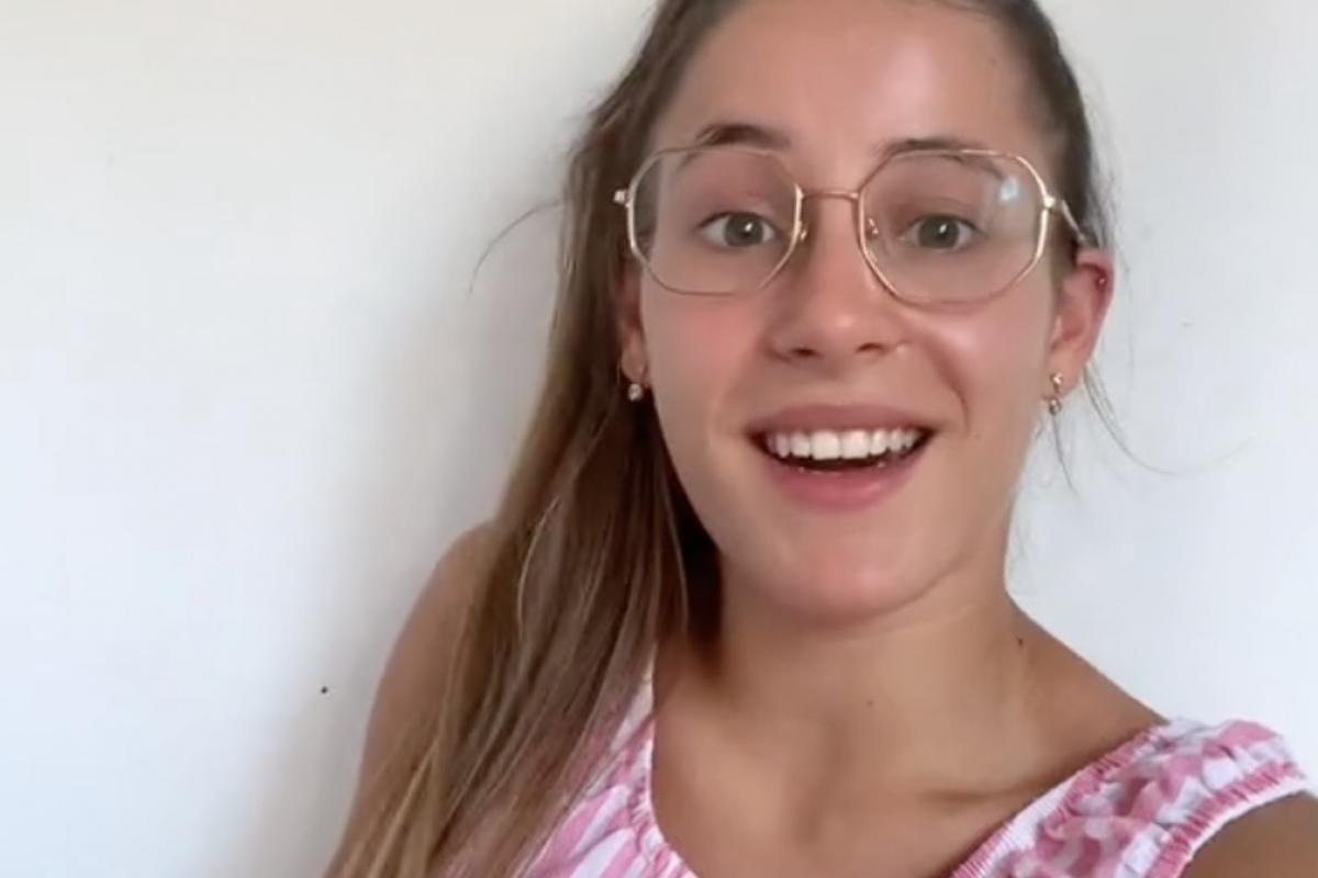 Isabel María en plena respuesta a un comentario negativo.