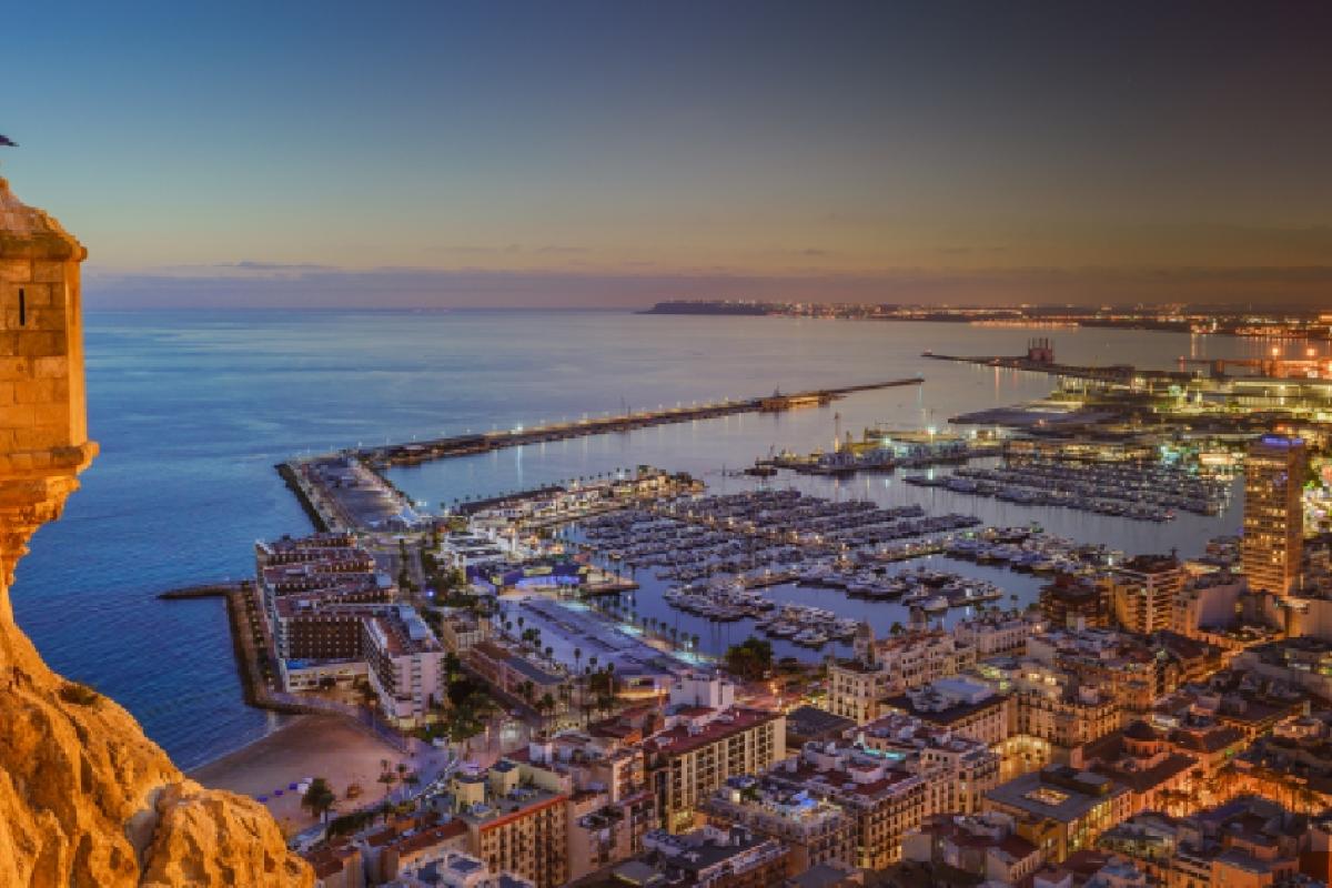 Vista nocturna de Alicante