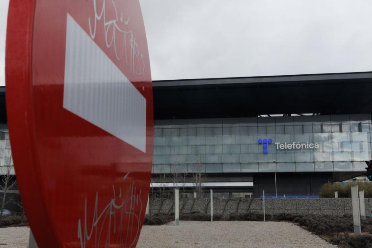 Imagen de archivo de la fachada de la sede de Telefónica en Madrid.