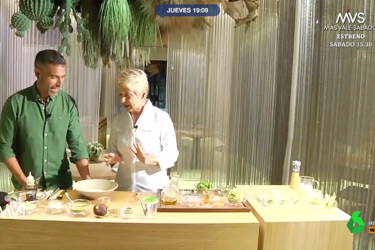 Pablo Ojeda con Susi Díaz elaborando la receta hoy en Más Vale Tarde