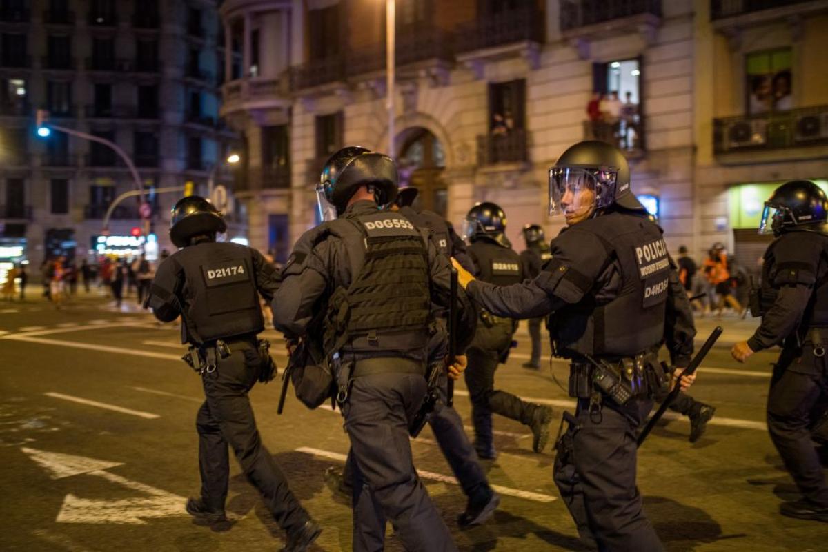Imagen de archivo de un dispositivo policial en las protestas por el referéndum del 1-O en Barcelona.