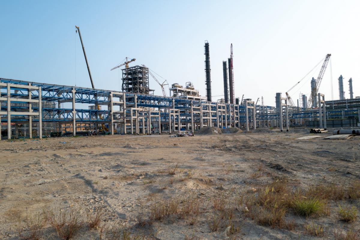 Un terreno baldío cercano a una obra en una imagen de archivo.