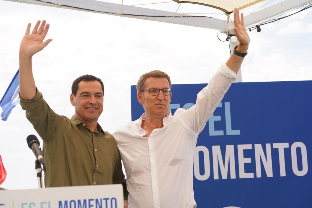 El presidente de la Junta de Andalucía y del PP-A, Juan Manuel Moreno, junto al líder del PP, Alberto Núñez Feijóo; en una imagen de archivo.