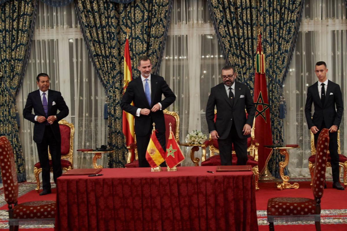 Moulay Hassan, a la derecha, en una visita oicial de Felipe VI a Marruecos