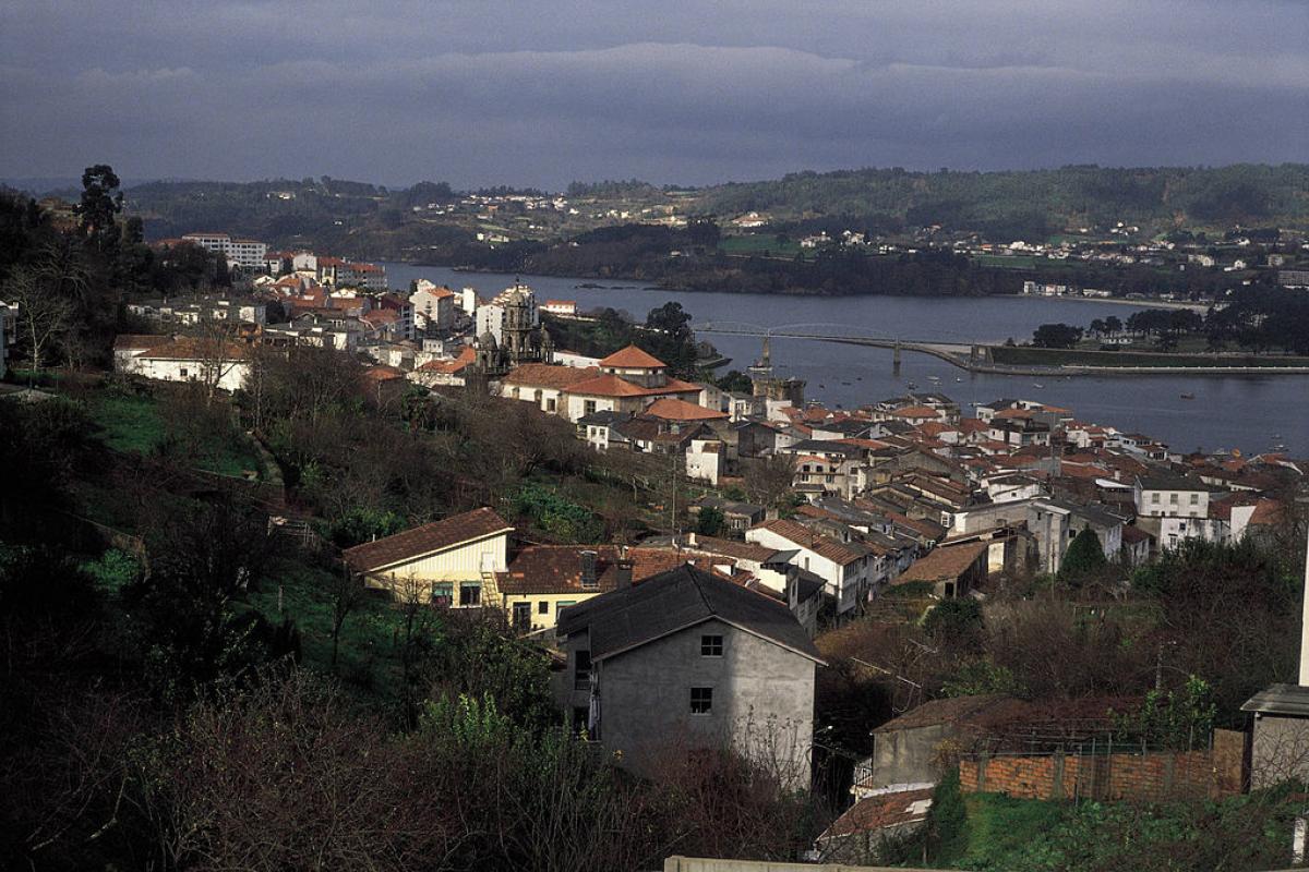 Vista panorámica del municipio de Pontedeume, donde se localiza la finca en disputa.