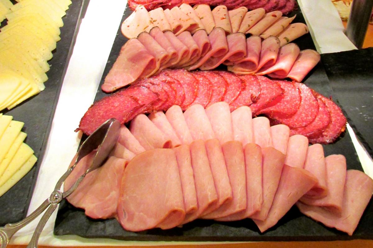 Imagen de archivo de una bandeja de fiambre.