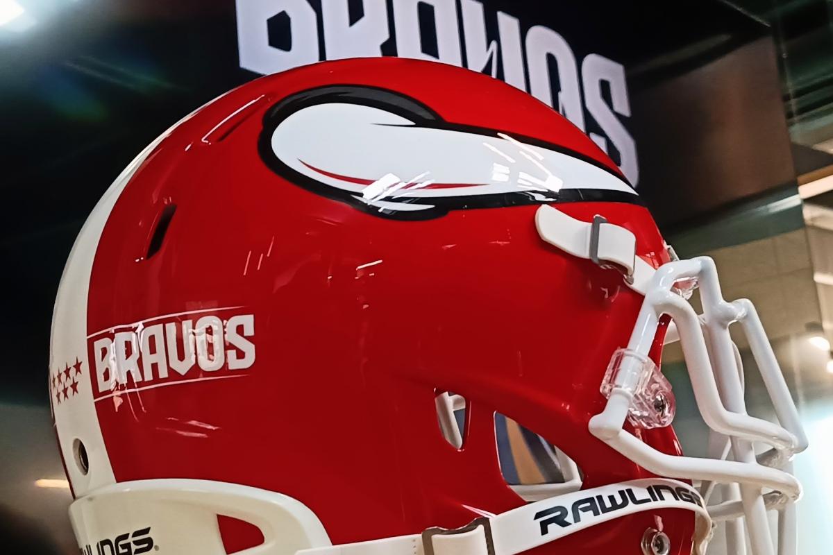 Casco que lucirán los Bravos de Madrid