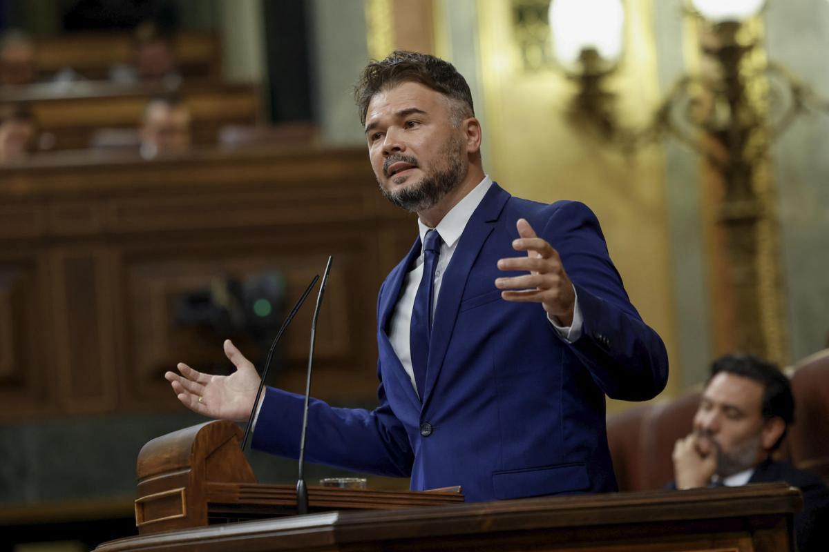 El portavoz de ERC en el Congreso, Gabriel Rufián durante su intervención en el debate de investidura del líder del PP, Alberto Núñez Feijóo