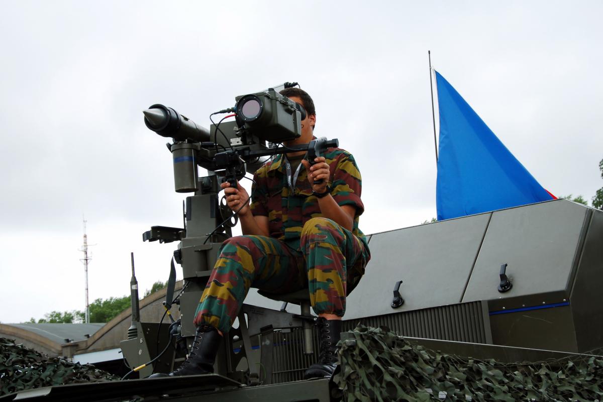 Soldado belga operando un lanzamisiles Mistral, en una imagen de archivo.