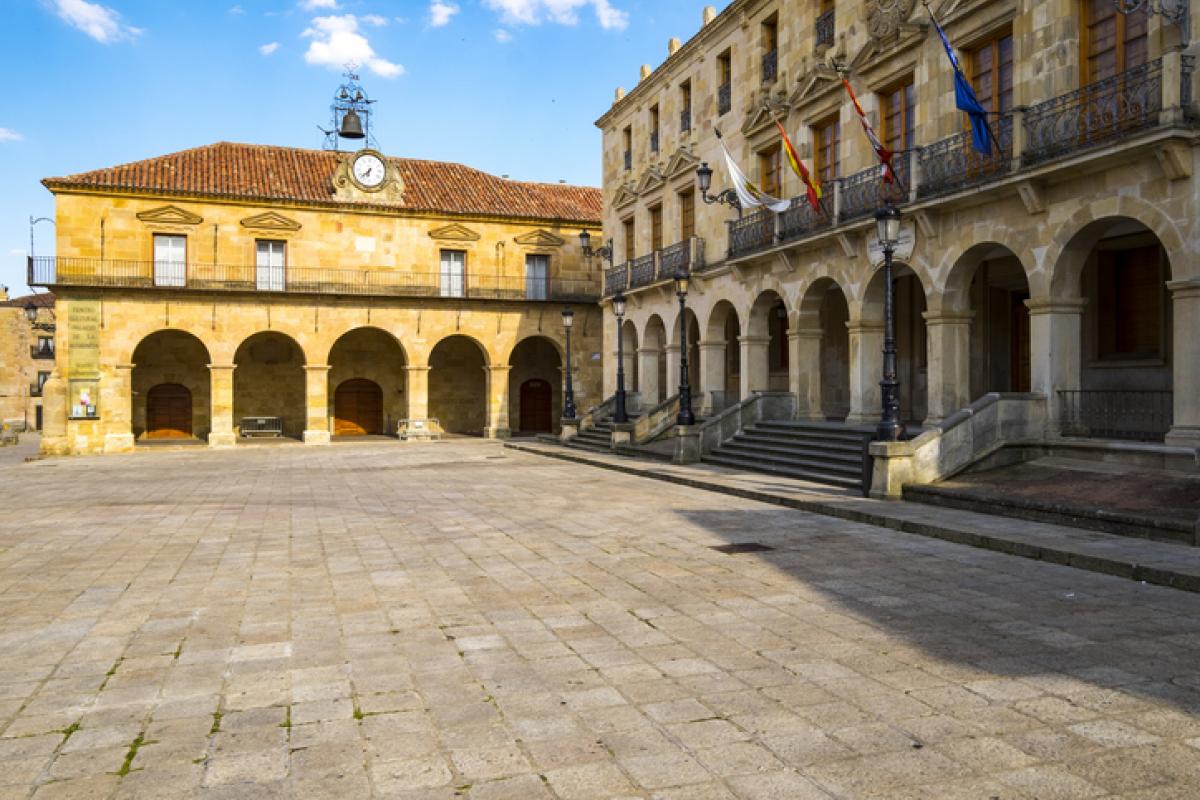 Plaza Mayor de Soria (Castilla y León) en una imagen de stock.