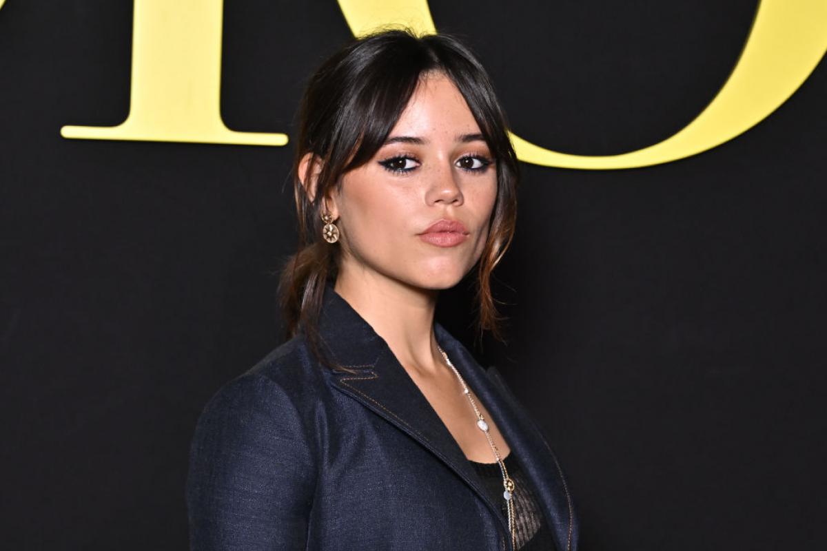 Jenna Ortega, en el desfile de Christian Dior el 26 de septiembre de 2023 en la Semana de la Moda de París.