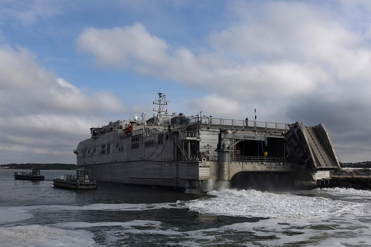 El buque estadounidense USNS Trenton
