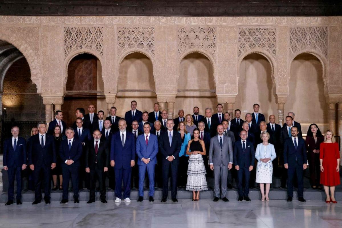 Foto de familia de los asistentes a la III Cumbre de la Comunidad Política Europea