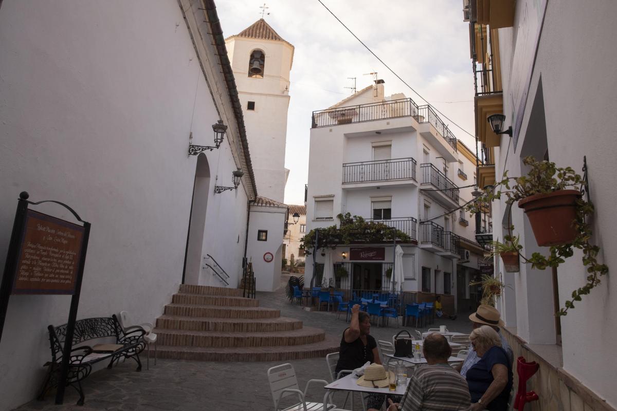 Vista de la Iglesia del Rosario y San León Magno en Canillas de Aceituno (Málaga), donde ejercía el cura detenido.