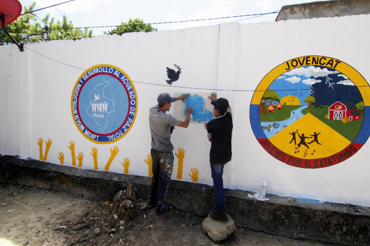 Preparativos del lugar donde se realizarán los diálogos de paz entre el Gobierno y el Estado Mayor Central.