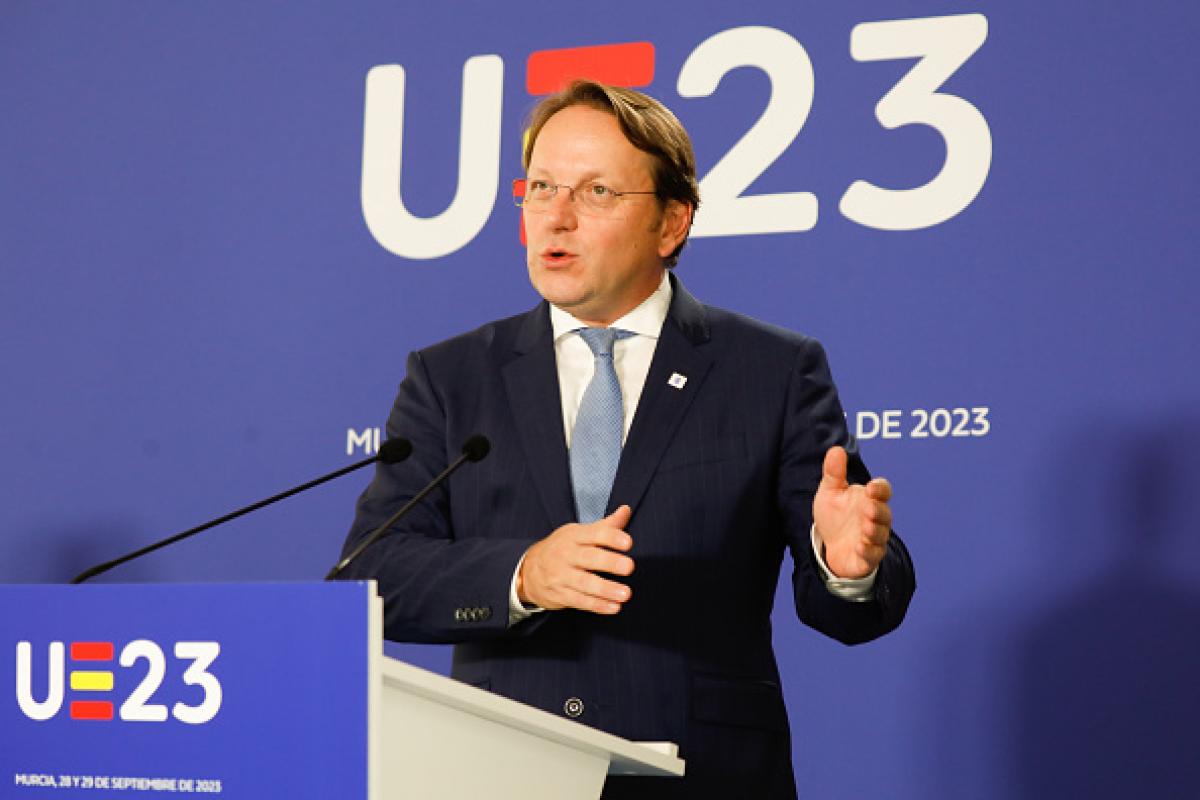 Imagen de archivo del comisario de Vecindad de la UE, Oliver Varhelyi.