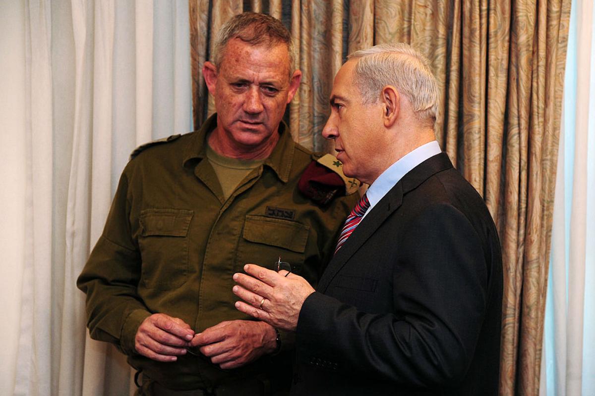 Benny Gantz, en su época de responsable militar israelí y Benjamin Netanyahu, en una imagen de archivo