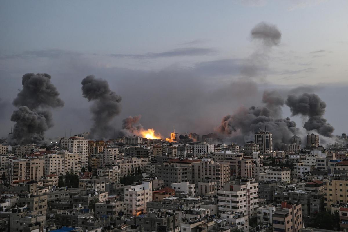 Vista de un ataque israelí sobre Gaza, Palestina.