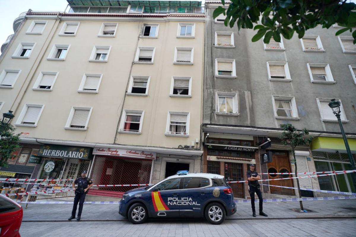El edificio de Vigo en el que han muerto tres niños y su madre.