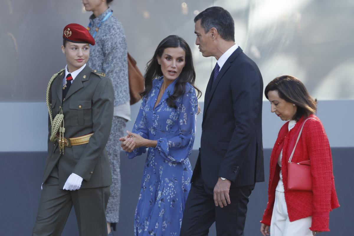 La princesa de Asturias, Leonor (i-d), la reina Letizia, el presidente del Gobierno, Pedro Sánchez.