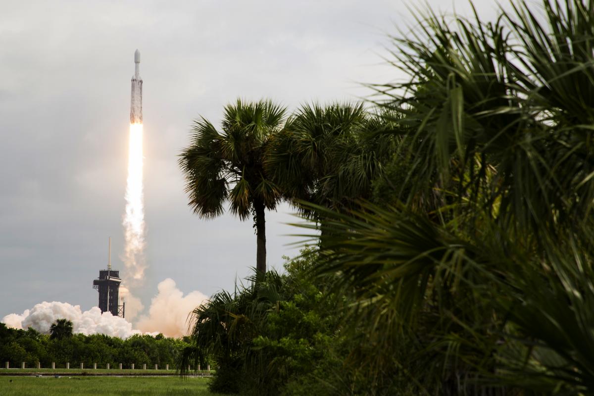 Despegue de la nave espacial en la misión 'Psiche'